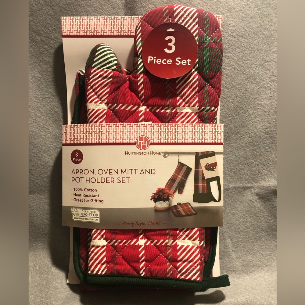 HUNTINGTON HOME 3 PIECE SET INCLUDING APRON, OVEN MITT, AND POT HOLDER, NWT